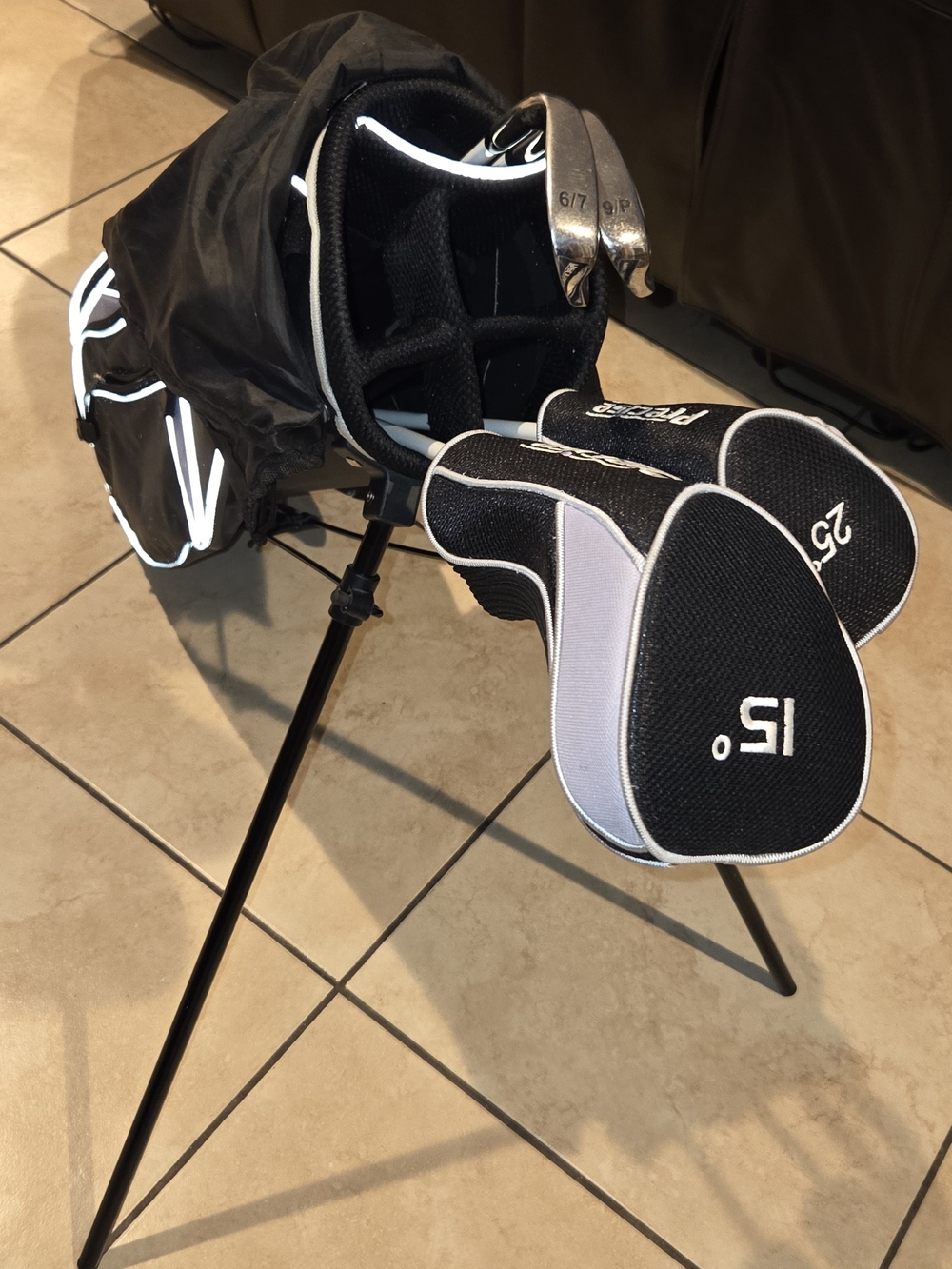 Kids RH Golf Club Set With Bag LOCAL PICKUP ONLY Miami, Fl.